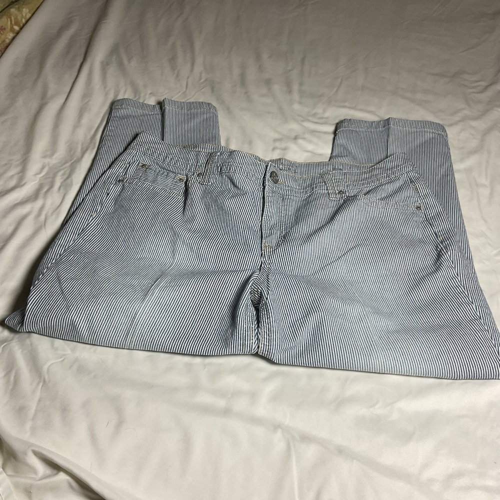 new directions Blue and White Pinstripe Capris 16W